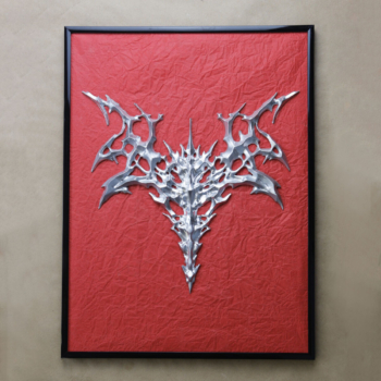 Рельеф Rockdecor r2 в черной рамке на красном фоне 40х30