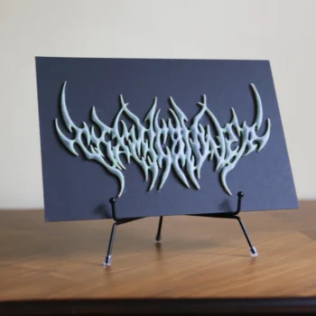 Рельеф R3 ROCKDECOR флюоресцентный зеленый на подложке на столе